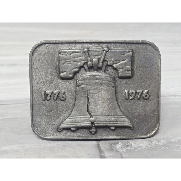 The Unbranded Brand Accessories - VTG 1975‎ Liberty Bell Bicentennial Belt Buckle Pewter